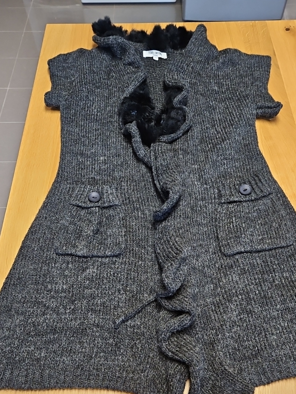 Terra Nostra Charcoal Gray Short-Sleeve Knit Vest with Faux Fur Trim